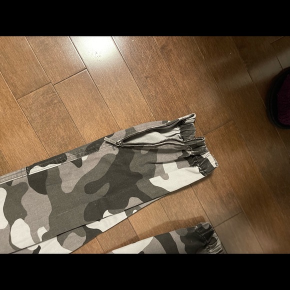 Michael Michael Kors Camouflage Cargo Pants - Picture 7 of 7